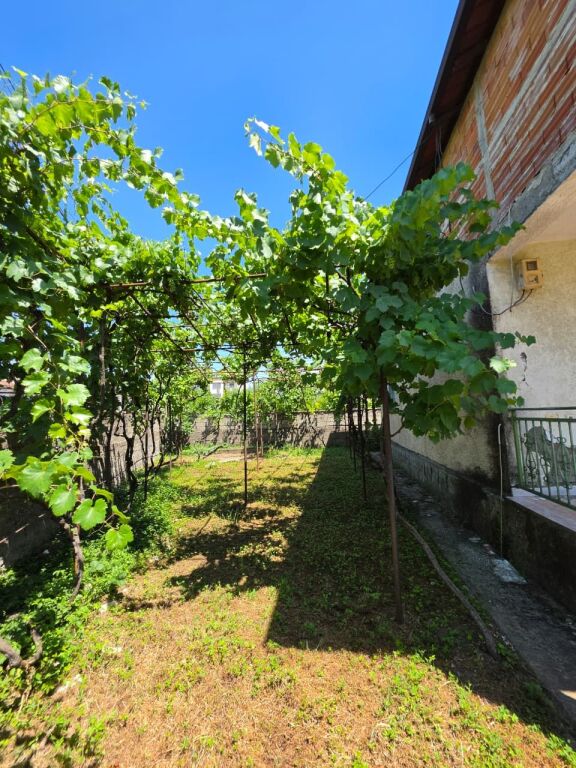 FOR SALE: Land (500m²) + Private House (341m²) 📍LAPRAKË – 200m Behind the Military Hospital | Direct Access to the Ring Road &amp; Highway 🛣️ 350,000€ ✨️