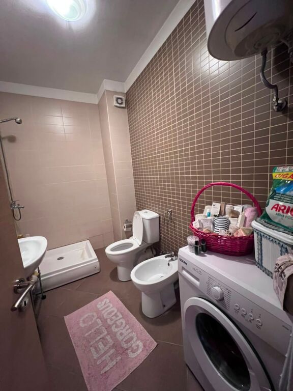 Jepet me qira apartament 1+1