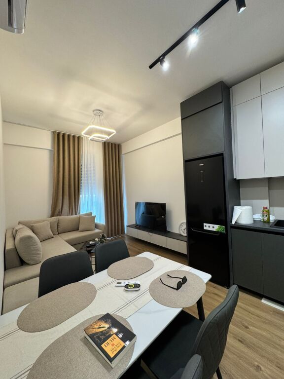 JEPET ME QERA, APARTAMENT 1+1,  FRESKU.(530581007-226)
