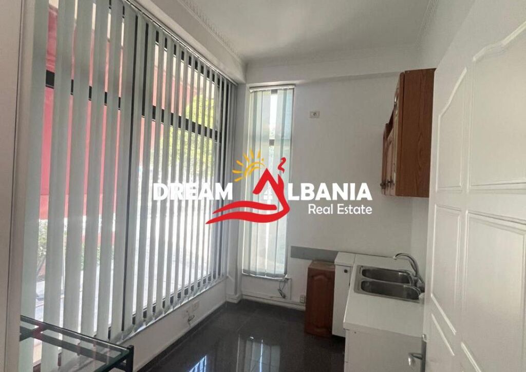 Jepet dy ambiente biznesi me qera  te oxhaku prane kompleksit ASL (ID 42711176 )