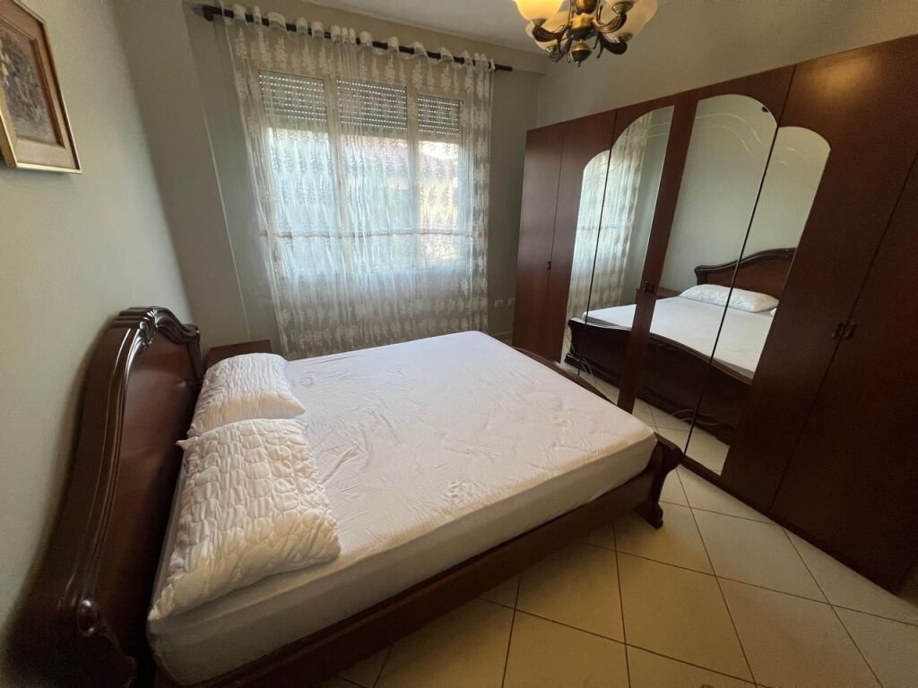 Jepet me qera apartament 1+1 i mobiluar për 50 000 lekë/muaj