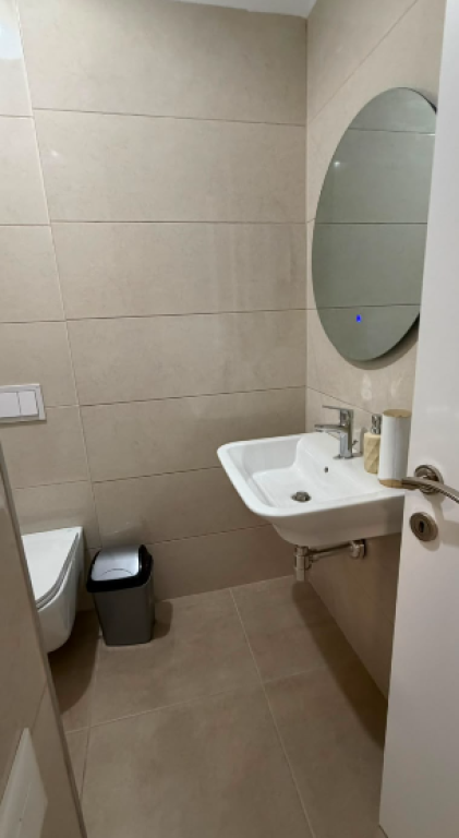 Jepet me Qira Ambient Zyre – Square 21