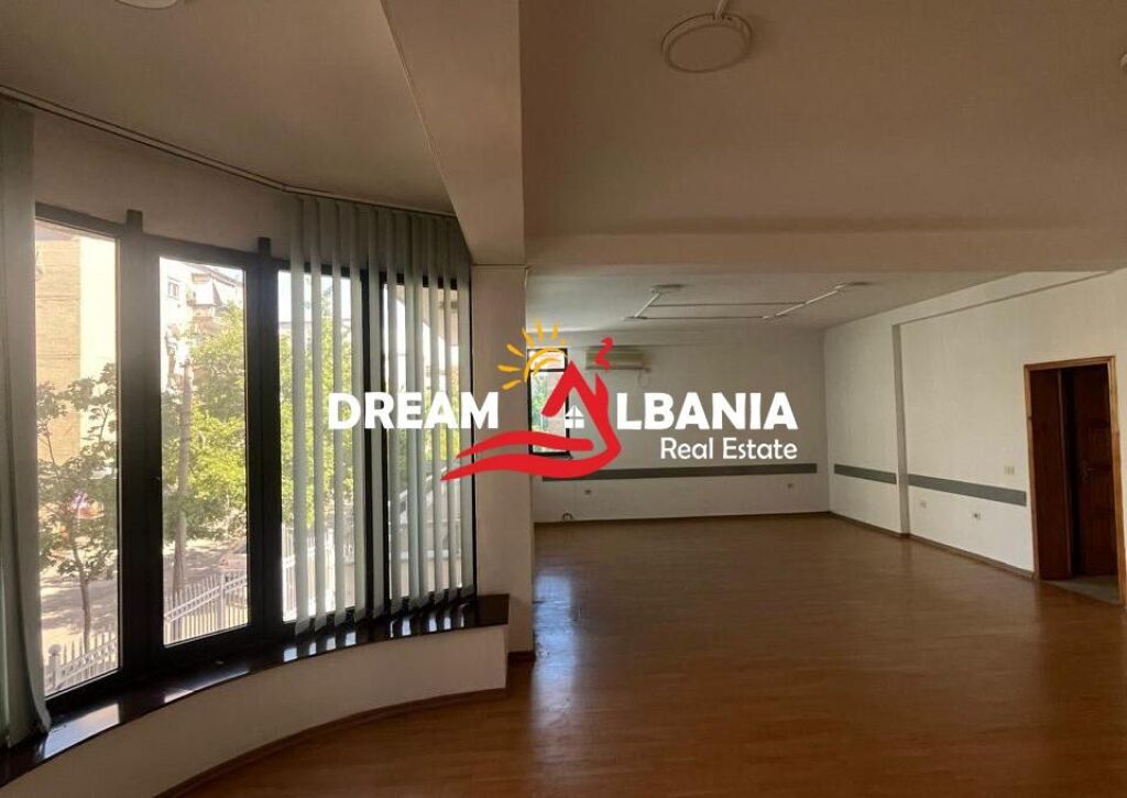 Jepet dy ambiente biznesi me qera  te oxhaku prane kompleksit ASL (ID 42711176 )