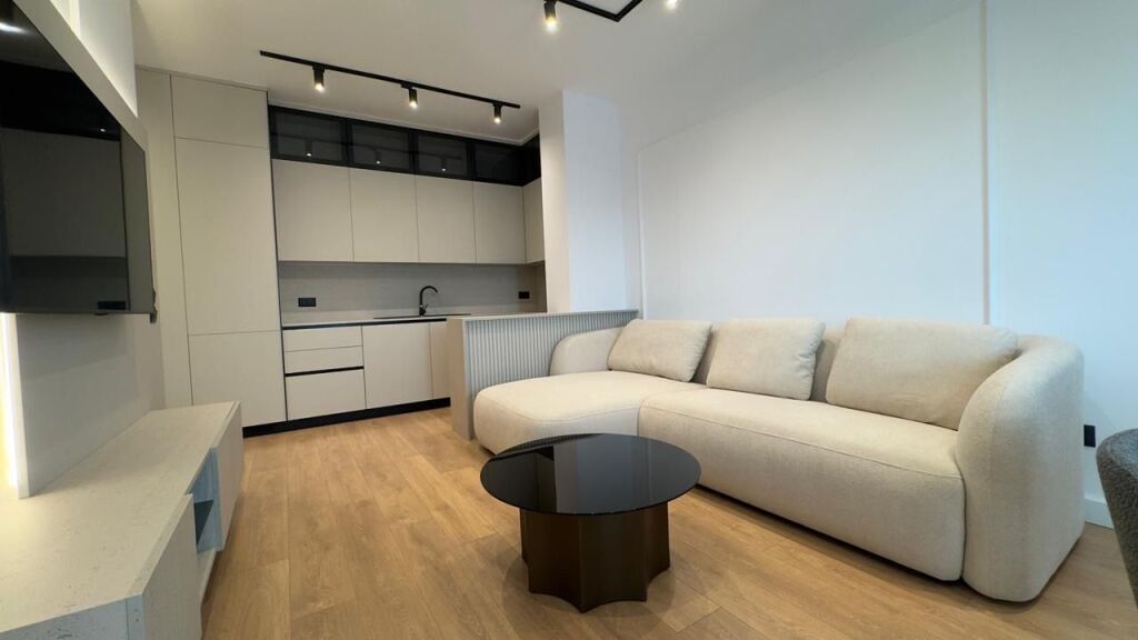 Apartament 1+1 + post parkimi me qira , Porcelan