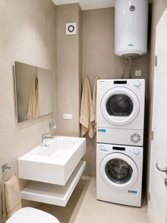 We rent a 3+1+2 apartment at Emerald Center, 5 Maji Street!