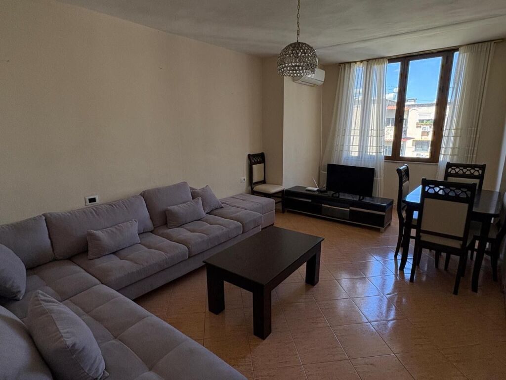 Scuola di Balletto, affittasi appartamento 2+1! 55.000 Leke