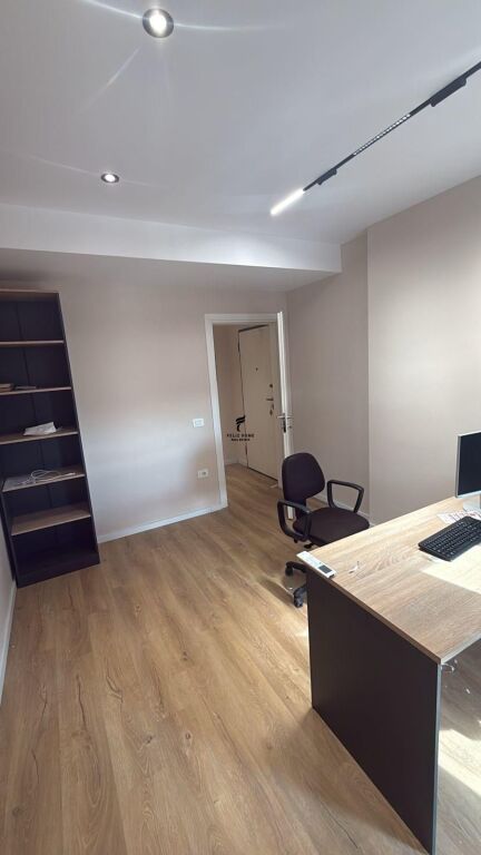 OFFICE FOR RENT 85M2 FORMER EAGLE SQUARE 70,000 LEKE FH-80489