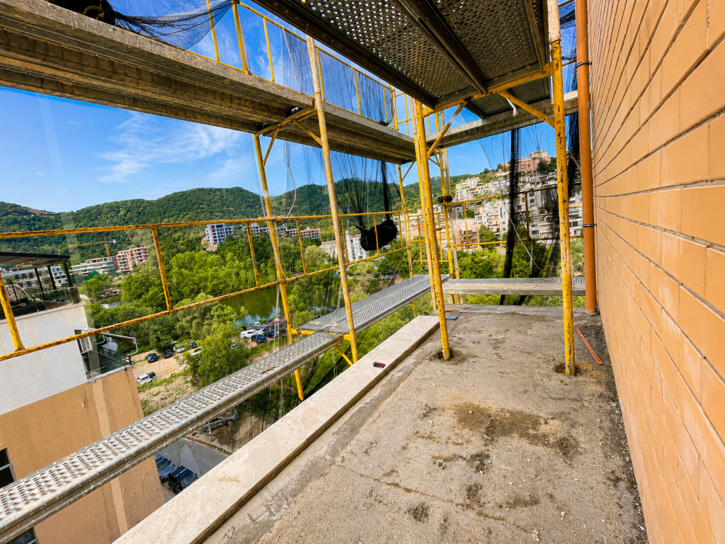 Shitet Penthouse tek Liqeni i Thate