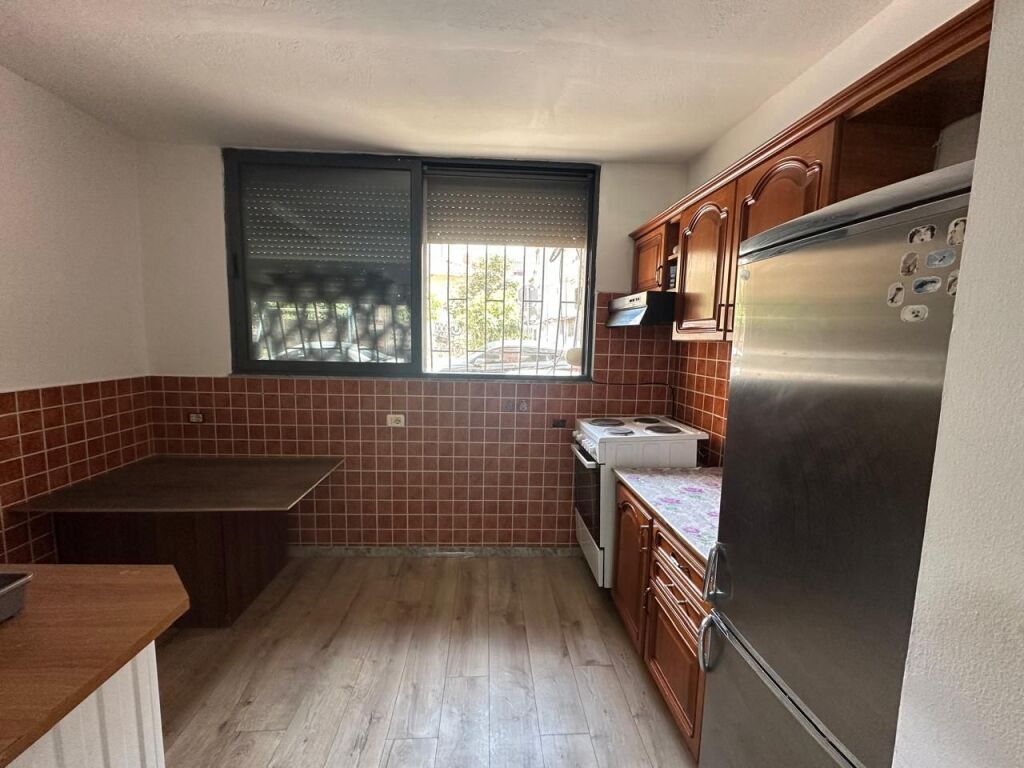 🏢Rruga e Elbasanit,prane Institutit te Higjenes jepet me qera apartament,1+1,i mobiluar.45,000Leke