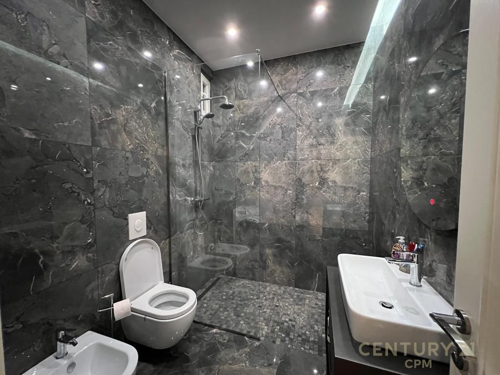 Apartament 1+1 per Qira tek Kopshti Botanik! 700 € /Muaj