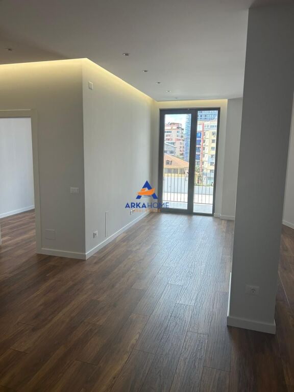 JEPET ME QERA AMBJENT 116M2 "RRUGA E KOSOVARVE, AFER OLIMPIKUT" 1700 EURO