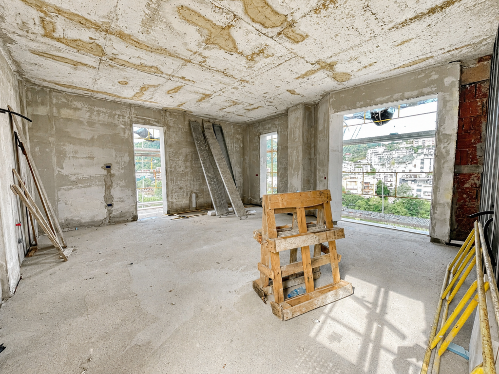 Shitet Penthouse tek Liqeni i Thate