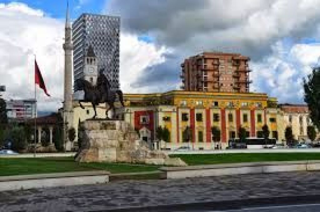 Rent, Duplex 2+1+2, Center, Tirana
