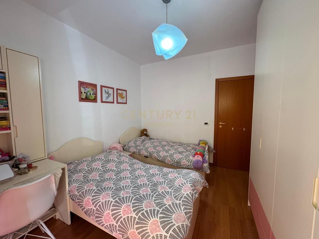 VENDIAMO APPARTAMENTO 2+1+2 VICINO AL COMUNE DI PARIGI!