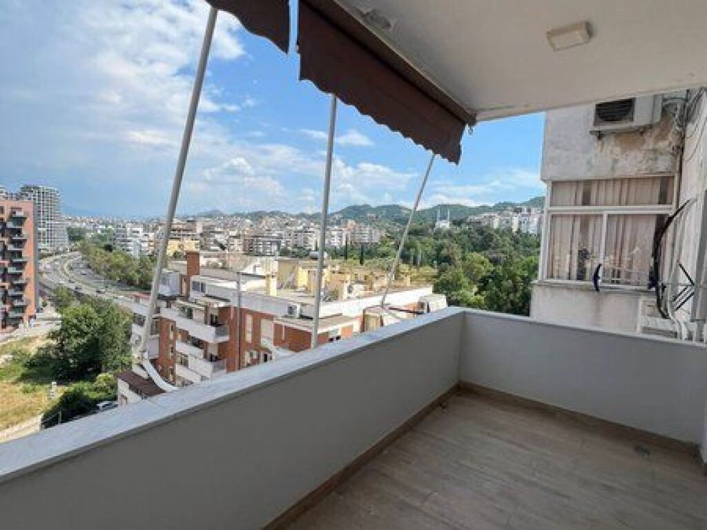For sale, Apartment 2+1+2+ Storage, Bill Klinton Street, Tirana