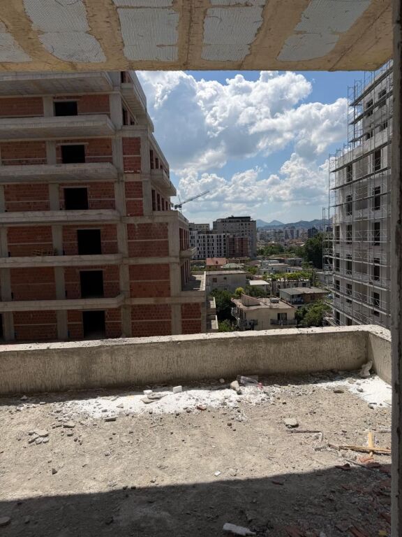 🏡 Shitet Apartament 1+1 tek Fusha e Aviacionit