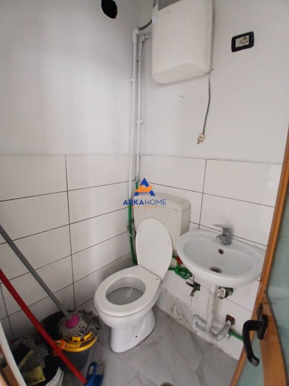 LOCALE COMMERCIALE IN AFFITTO 25M2 "VIA FORTUZI" 50.000 LEKE