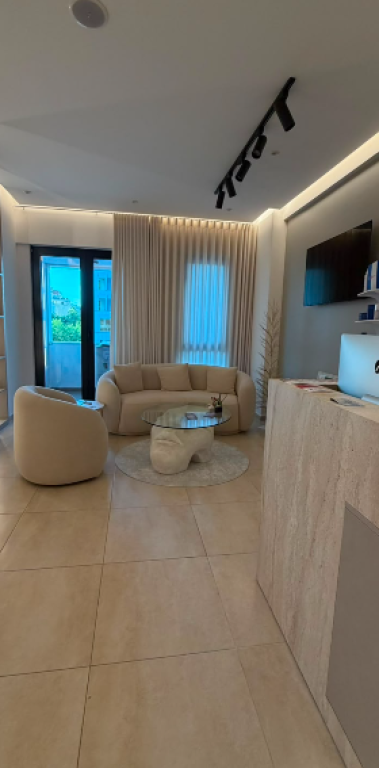 Jepet me Qira Ambient Zyre – Square 21