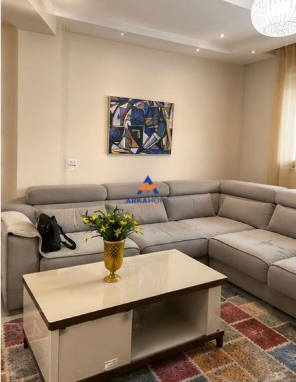 VENDESI APPARTAMENTO 1+1 "VIALE ZOGU I PARE" 252.300 EURO