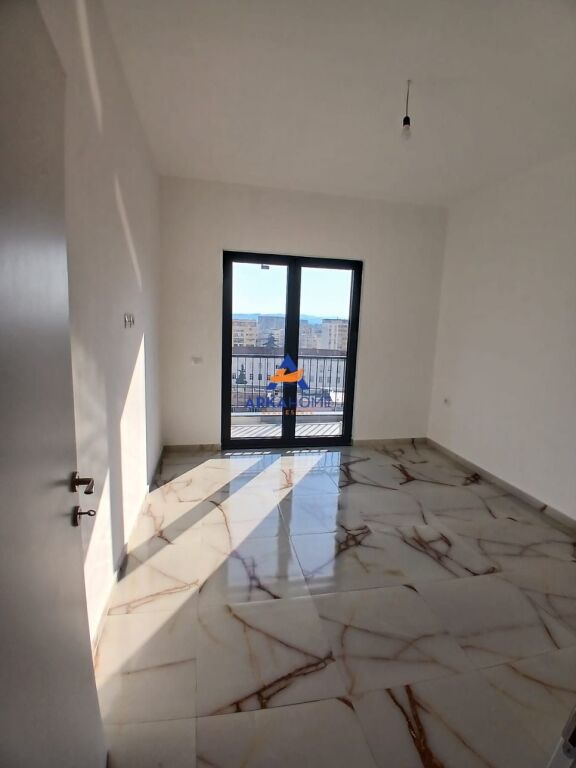 AFFITTASI APPARTAMENTO 3+1+VERANDA "VIA BARRICATA" 140.000 LEKE