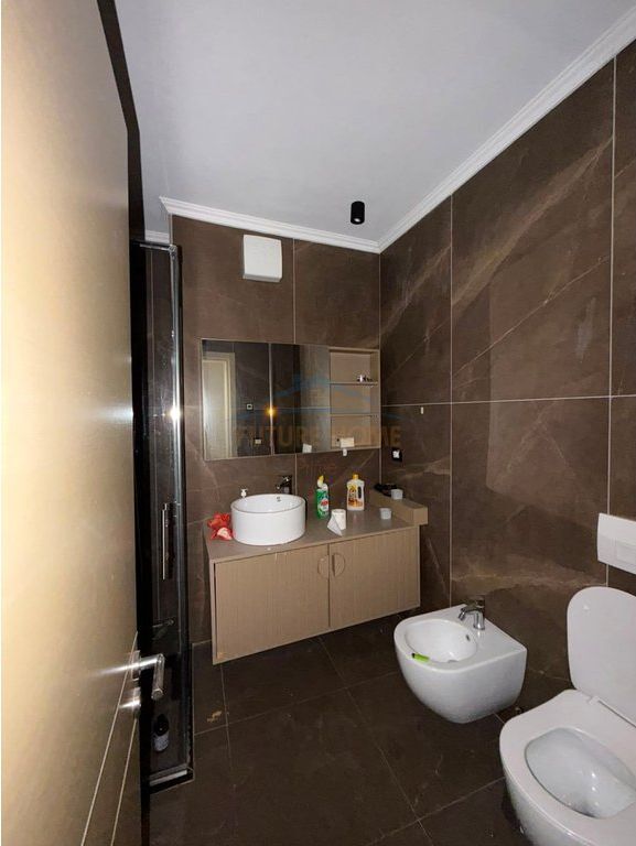 Shitet , Apartament 3+1+2+Post Parkimi , Ish ekspozita , Tirane