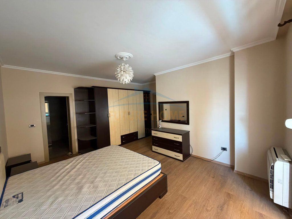 Shitet , Apartament 3+1+2+Post Parkimi , Ish ekspozita , Tirane