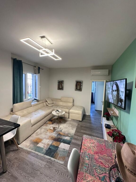 VENDESI APPARTAMENTO 1+1 NELLA ZONA DELLA FERROVIA SPIAGGIA, DURRËS
