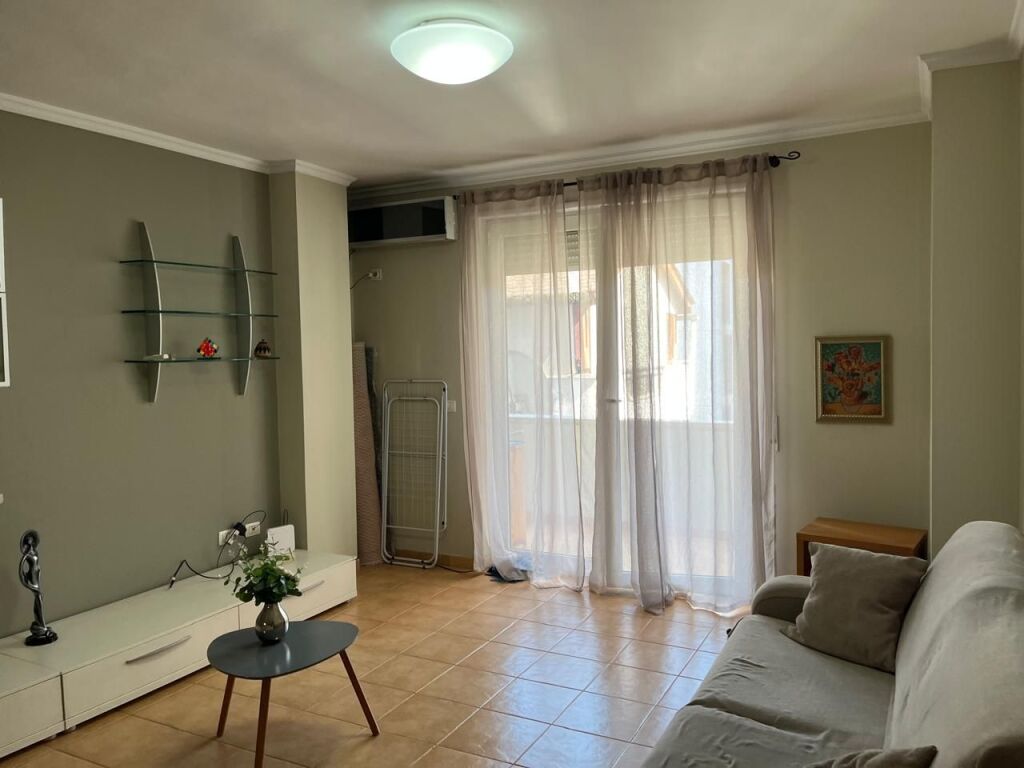 Apartament 1+1 me qira tek Liceu Artistik