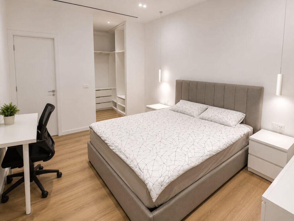 Affittiamo un appartamento moderno 3+1 al Emerald Center!