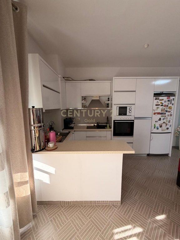 Jepet me qera apartament 1+1 Astir