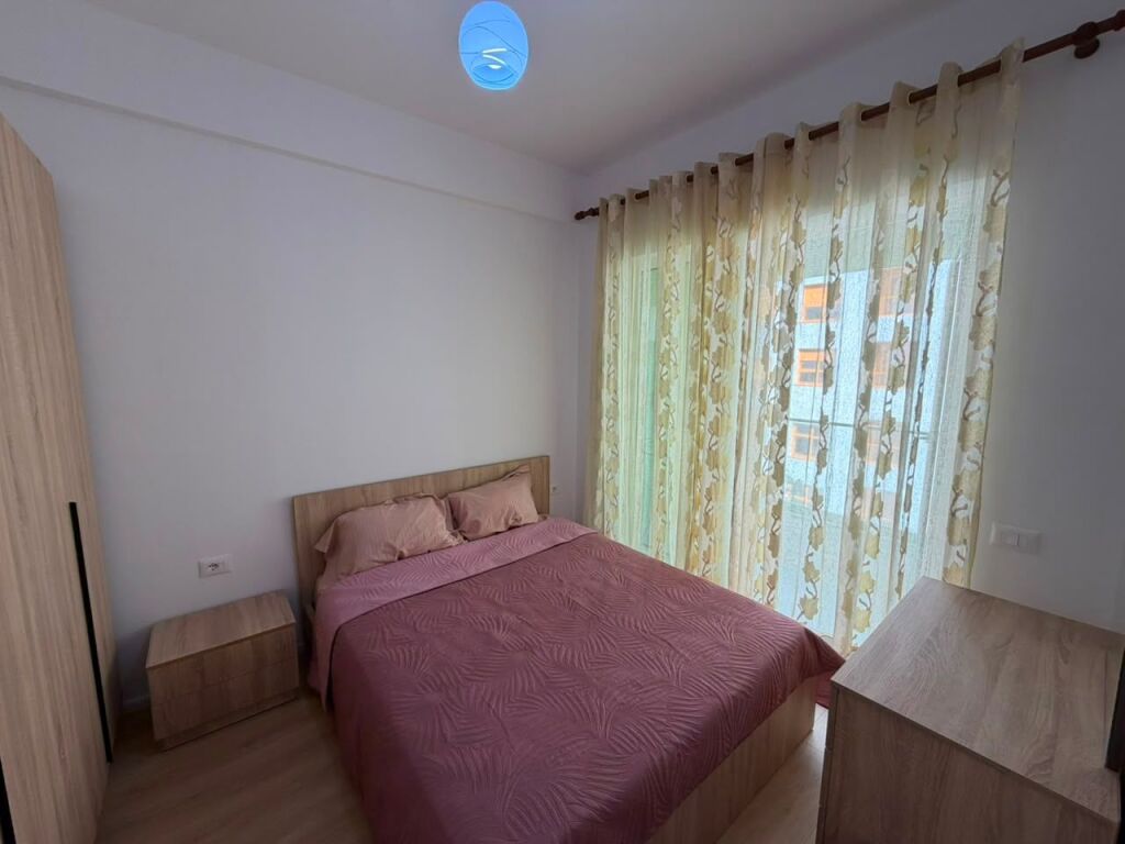 🏡 Jepet me Qira Apartament 1+1  📍 Vendndodhja: Ali Demi, Kompleksi Kadiu💰 Çmimi: 40,000 Lekë/Muaj