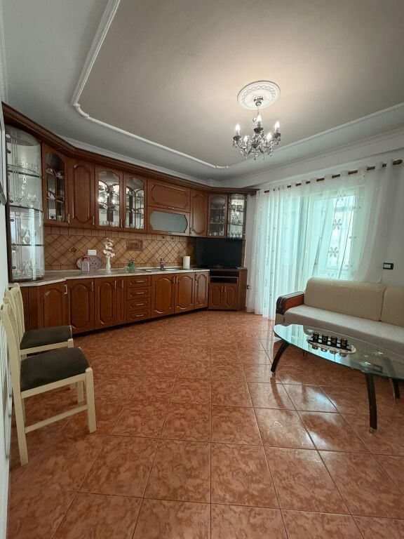 Jepet apartament 2+1 Me qera