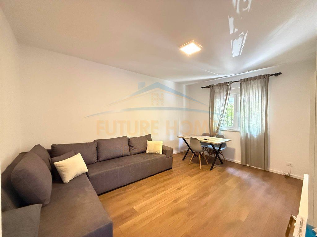 Shitet, Apartament 1+1 + Aneks, Laprakë