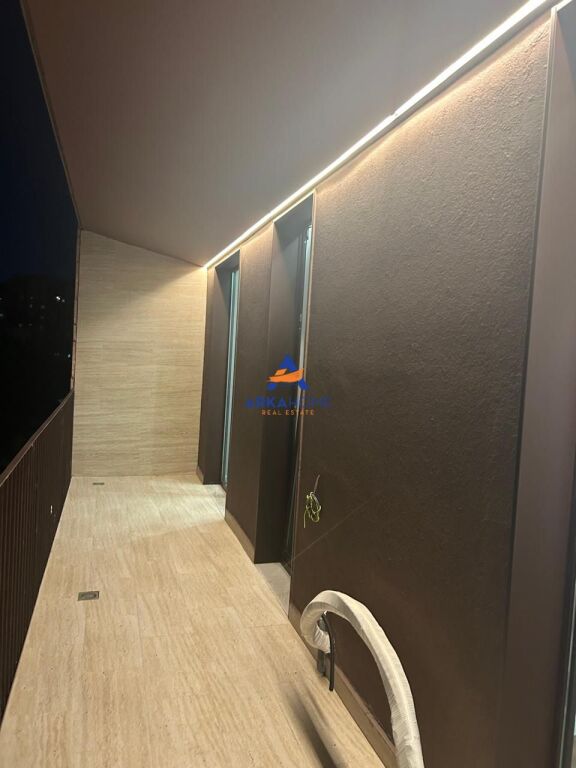 JEPET ME QERA AMBJENT 116M2 "RRUGA E KOSOVARVE, AFER OLIMPIKUT" 1700 EURO
