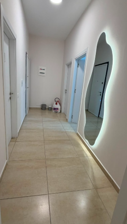 Jepet me Qira Ambient Zyre – Square 21