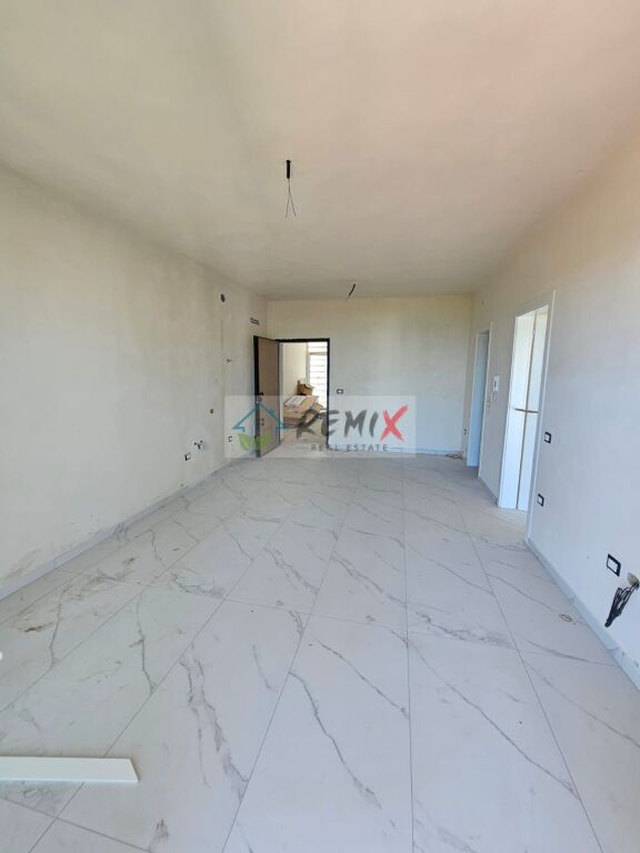 Shitet Apartament 1+1 te Kompleksi Liburna me Pamje të Plotë nga Deti