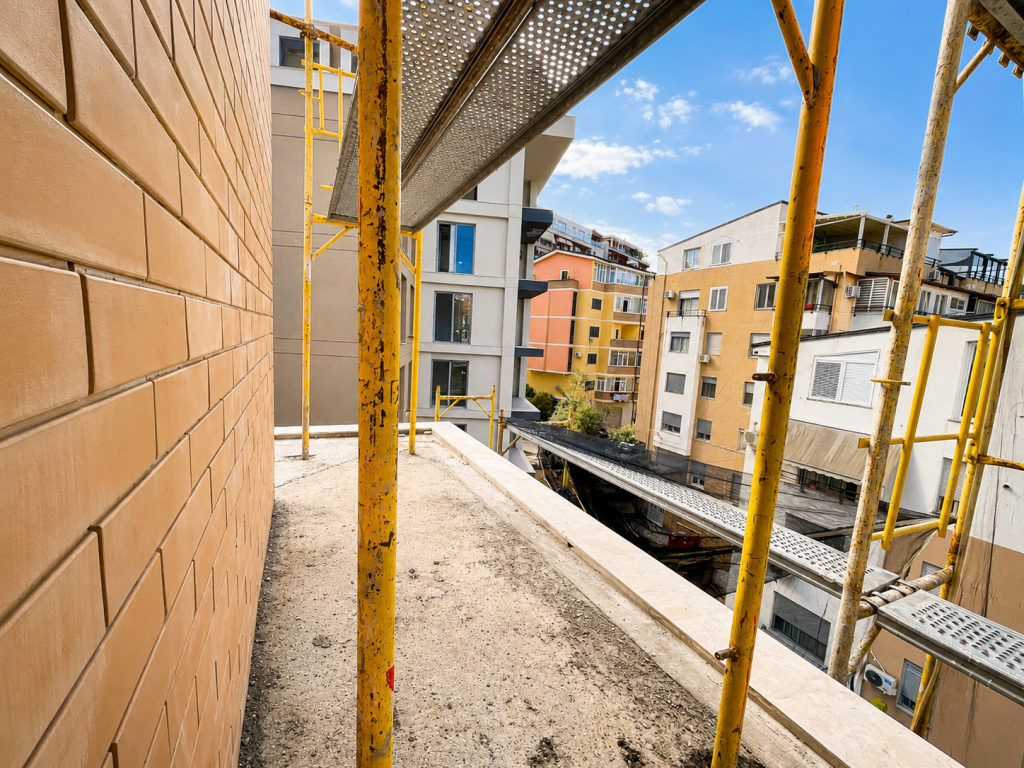 Shitet Penthouse tek Liqeni i Thate