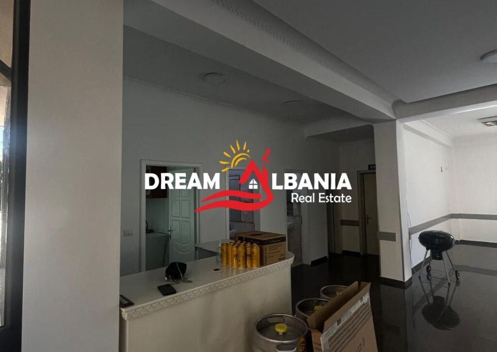 Jepet dy ambiente biznesi me qera  te oxhaku prane kompleksit ASL (ID 42711176 )