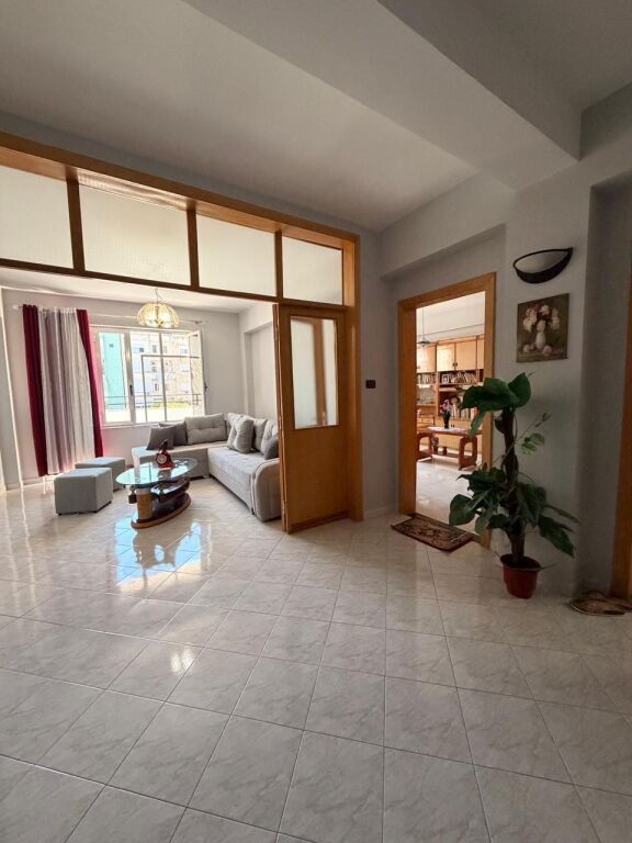 🏡 Apartament 2+2+2 me Qira – prane Kryqi i kuq Durres