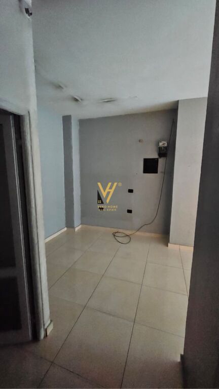 SHOP FOR RENT 33 M2 ON BARDHYL STREET 80,000 LEKE