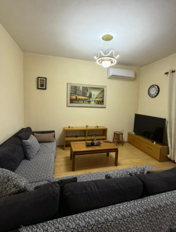 Jepet me Qira Apartament 3+1+2 në Astir