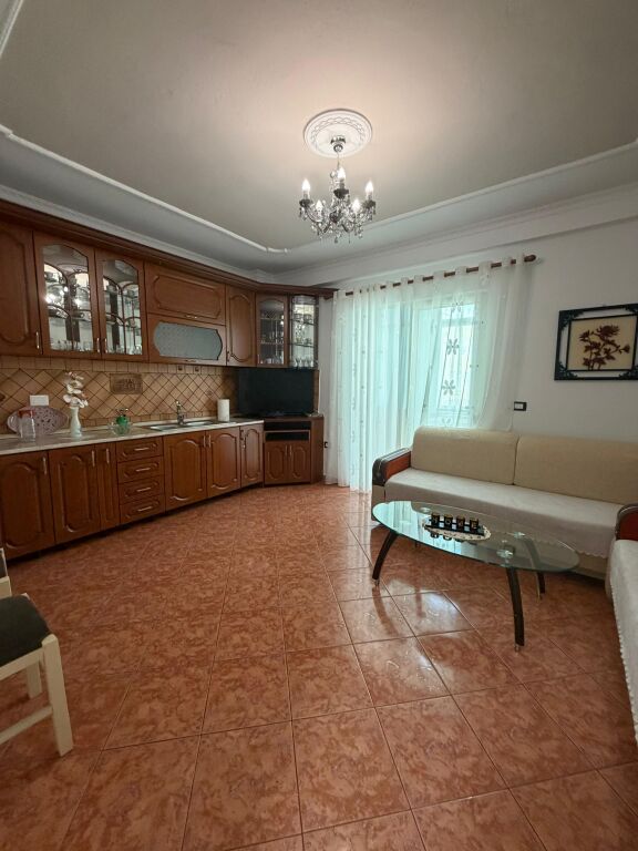 Jepet apartament 2+1 Me qera