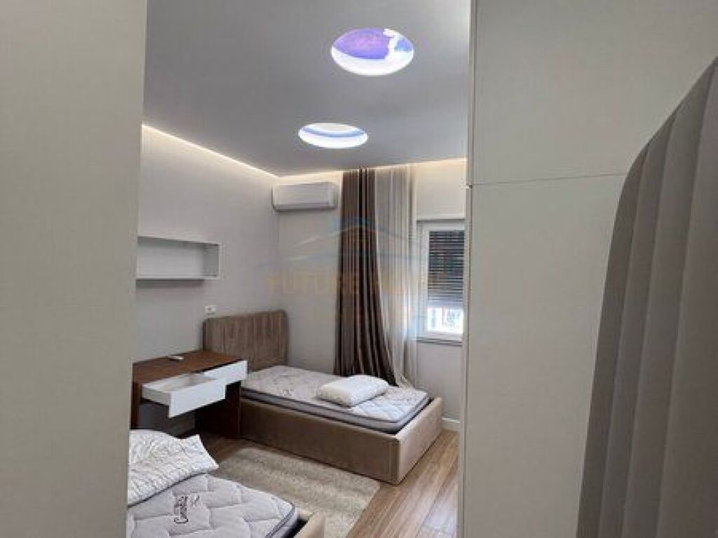 For sale, Apartment 2+1+2+ Storage, Bill Klinton Street, Tirana