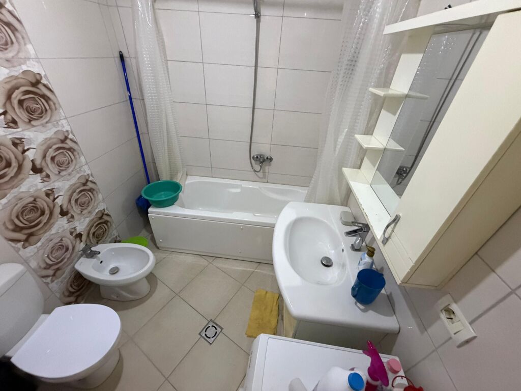 Apartament me qera 2+1 Astir , Bohemi