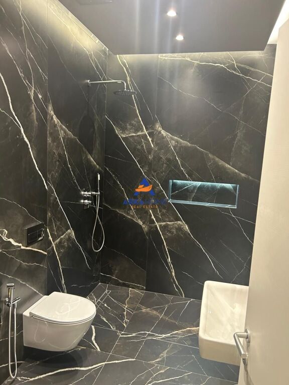 JEPET ME QERA AMBJENT 116M2 "RRUGA E KOSOVARVE, AFER OLIMPIKUT" 1700 EURO