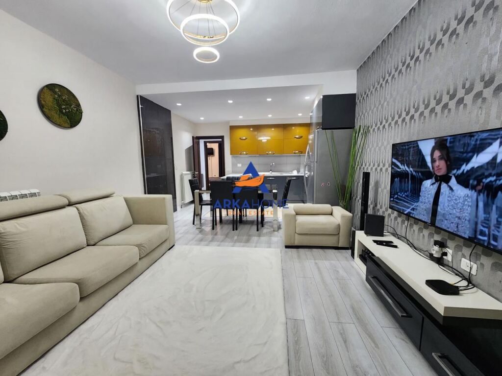 AFFITTASI APPARTAMENTO 2+1+BALCONE "A KODRA E DIELLIT 1"