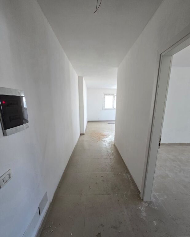 📌 Zyrë me Qira – Donika Center, Prane Qendrës