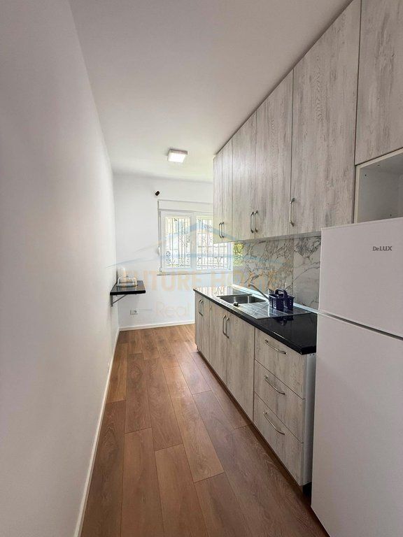 Shitet, Apartament 1+1 + Aneks, Laprakë