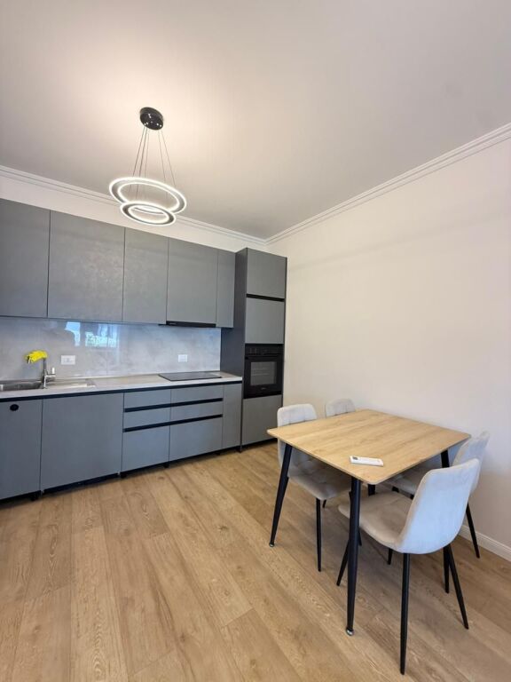 Apartament 1+1 per qera tek komuna e Parisit