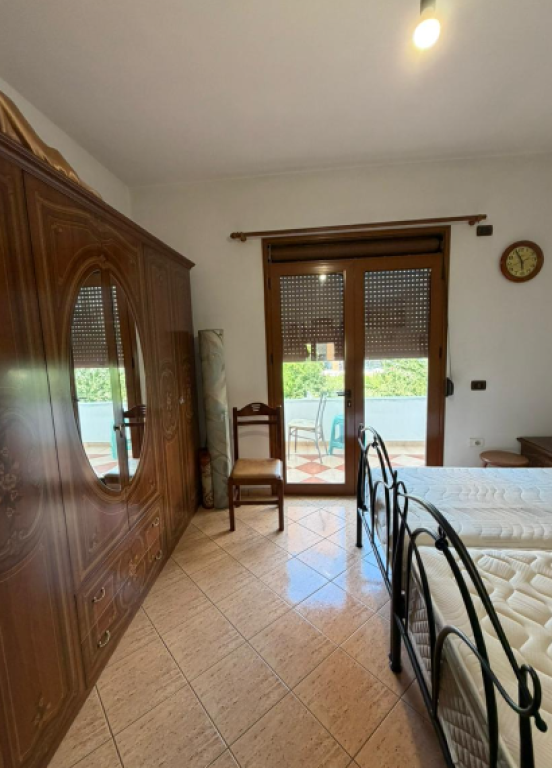 Jepet me Qira Apartament 3+1+2 në Astir